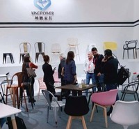 Tables pliantes de fête d'enfants modernes de vente chaude avec pieds en métal Table d'étude pour enfants colorés à la maison