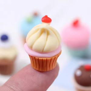 Gran oferta 3D miniatura pastel Artificial Cupcake resina encanto nuevo diseño comida tema recuerdo a precio al por mayor - Product Image 2