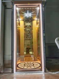 Componenti di Alta Qualità per Ascensori Idraulici: Porte di Piano per Ascensori Residenziali, Porte Singole e Doppie, Porte Elettriche - Product Image 1