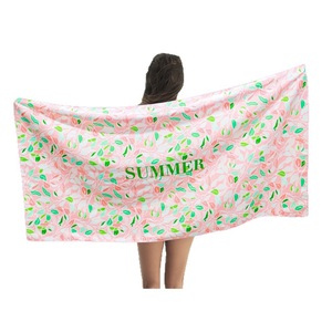 Serviette de plage en microfibre imprimée numériquement, légère, respirante, séchage rapide, design moderne, personnalisable avec logo gratuit, idéale pour l'extérieur – Offre spéciale été - Product Image 1