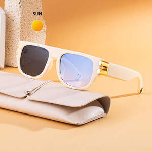 Lunettes de soleil photochromiques à monture carrée Sunshine pour femmes, protection UV400, monture en plastique et métal, pare-soleil de classe 2 - Product Image 1