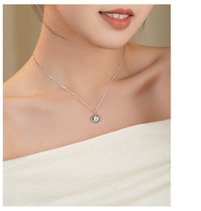 Collier Pendentif Cube Géométrique Creux en Argent Sterling S925, Simple et Unique, pour Femme, Tenue Quotidienne, Cadeau Élégant, Chaîne de Clavicule - Product Image 6