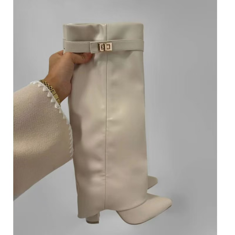 Finitura in pelle color albicocca