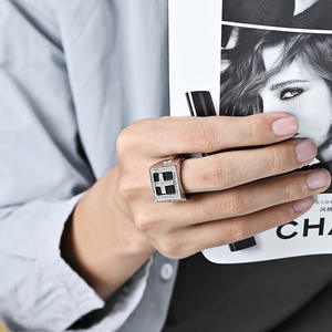 Bague pour homme en acier titane doré avec incrustation de croix noire et pavé de diamants, bijou carré style hip-hop, cadeau - Product Image 3