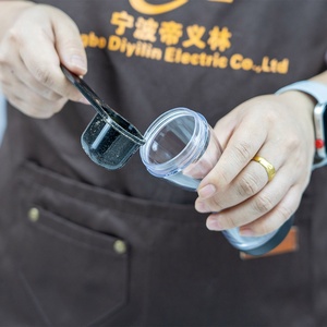 Capacité de 100ml Outil de camping en plein air en plastique Salière <span class=keywords><strong>Poivrière</strong></span> Pot à épices Bouteille avec couvercle Shaker - Product Image 3