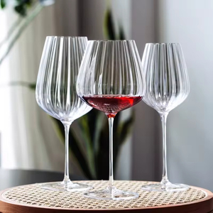 Verres à vin et flûtes à champagne en cristal transparent à nervures, design moderne à tige fine, parfaits pour les tables élégantes - Product Image 5