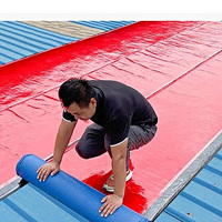 Membrane d'étanchéité auto-adhésive à pose rapide pour panneaux de toiture métalliques, application à froid pour l'enduit et l'étanchéité des joints.