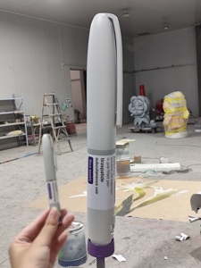 Maßgefertigtes Harz-Mockup im 1:1-Verhältnis eines Injektionsstifts für Ausstellungs- und Präsentationszwecke - Product Image 6