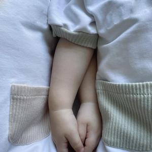 Combinaison à manches longues en coton doux pour bébé, en tissu French Terry, avec poches côtelées - Product Image 5