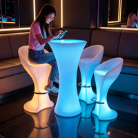Bar à cocktails mobile, table à cocktails portable avec éclairage LED, mobilier de discothèque portable en plastique pour utilisation en centre commercial ou en hôtel en extérieur