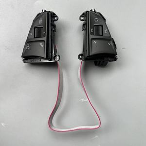 Les boutons, les commutateurs et les commandes multimédias du volant multifonction de la nouvelle Octavia sont des pièces d'origine (5E0919719). - Product Image 1