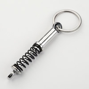 Llavero <span class=keywords><strong>de</strong></span> suspensión <span class=keywords><strong>de</strong></span> alto rendimiento personalizado al por mayor, mosquetón metálico <span class=keywords><strong>de</strong></span> moda con estilos vintage y <span class=keywords><strong>de</strong></span> dibujos animados para amortiguador <span class=keywords><strong>de</strong></span> coche - Product Image 4