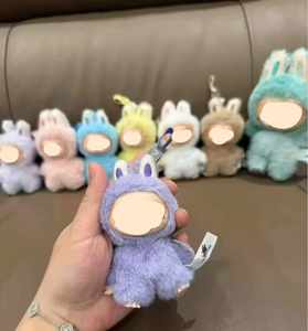 V4 Mini venta al por mayor Original Monsters Pin Love Series PVC llavero carta colgante caja ciega personaje congelado regalos para niños - Product Image 2