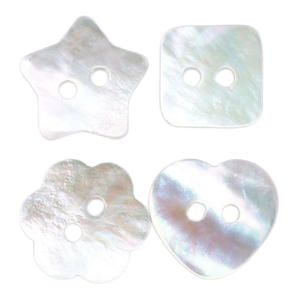 Kancing Bulat Grosir Mutiara Alami 2 Lubang Manik-manik Kancing Ramah Lingkungan Flatback Bentuk Bintang & Hati - Product Image 1