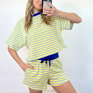 Set Estivo Casual da Donna con Top Corto e Pantaloncini a Righe, Logo Personalizzato, Maniche Corte - Product Image 1