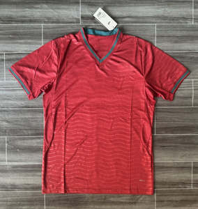 Set Maglia e Pantaloncini della Nazionale di Calcio Portoghese 2526 per Uomo Adulto, 100% Poliestere Traspirante ad Asciugatura Rapida, Collo a V, Rosso - Product Image 1