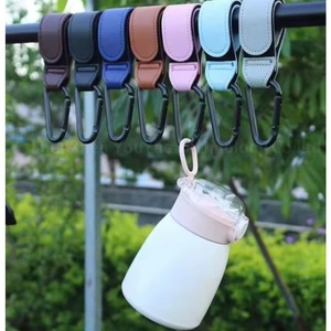 Échantillon Gratuit : Crochets de Poussette en Cuir PU pour Bébé, Crochets Rotatifs à 360 Degrés pour Poussette, Accessoires de Poussette - Product Image 5