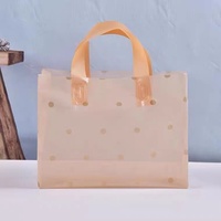 Logo personnalisé réutilisable poly PE sac fourre-tout sac à provisions épicerie en plastique souple boucle poignée sacs pour vêtement emballage avec impression