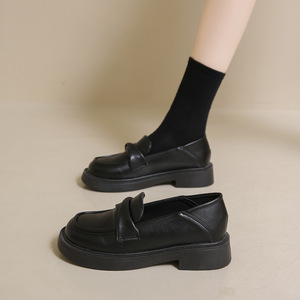 2026 Women's Low Top <b>Comfortable</b> Casual Leather Shoes Anti-slip Patent Leather Slip-on Walking Shoes - Product Image 3