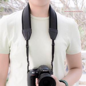 Tracolla per Fotocamera Personalizzabile per Fotografi, Viaggi e Riprese all'Aperto, Regolabile, Universale, in Morbido Neoprene, Comoda per Collo e Spalla - Product Image 6