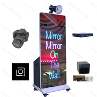 Grand photomaton miroir avec écran tactile de 49 "et roues, appareil photo reflex numérique à impression instantanée avec lumière d'appoint pour fête et événement