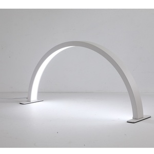 Lámpara de Media Luna para Pestañas y Uñas, Anillo de Luz LED Blanco y Negro con Soporte, Lámpara Decorativa de Media Luna - Product Image 3