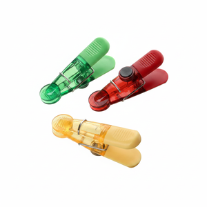 Clip per Sacchetti in Metallo e Plastica 8,5 x 2 x 4,5 cm, Clip per Lavagna Magnetica da Frigo, Magnete per Appunti, Supporto Utile Fackelmann - Product Image 2