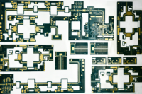 Service de fabrication de circuits imprimés haute fréquence pour Rogers RT/duroid5880 avec une épaisseur de 0,508 mm et une finition de surface en or par immersion