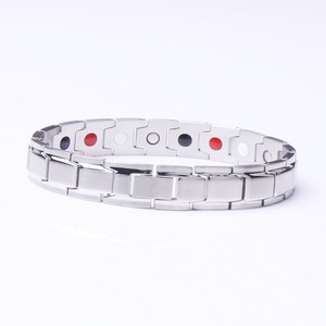 Pulsera de Acero Inoxidable de Moda para Hombre y Mujer con Correa Ajustable de Lujo Ligero en Oro de 18K de Gran Venta - Product Image 4