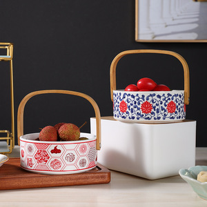 Cesta de frutas de cerámica Master Gu con asa de madera, diseño rojo y azul, para almacenamiento de aperitivos en la sala de estar - Product Image 1