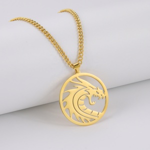 Colliers de pendentifs ronds de <span class=keywords><strong>dragon</strong></span> vintage pour hommes et femmes ornements de mascotte Chaînes de cou de <span class=keywords><strong>totem</strong></span> Cadeaux de bijoux en acier inoxydable - Product Image 1
