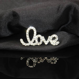 توريد بالجملة لحليات فاخرة براقة على شكل ابتسامة وحروف إنجليزية وشعارات مصممة وقلوب وأقواس وشفاه لتزيين حافظات الهواتف والحرف اليدوية الكاواي - Product Image 6