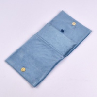 Pochette à bijoux en velours bleu avec bouton pression métallique, logo personnalisé, doublure en velours, sac de rangement portable pour collier, boucles d'oreilles, bague, emballage cadeau