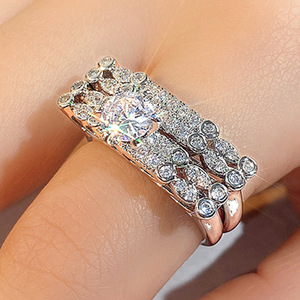 Anello di Fidanzamento DJ023 per Donna in Oro Bianco con Diamante Taglio Brillante Rotondo Colore G Naturale e Diamanti Laterali - Product Image 4