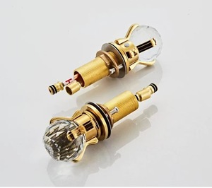 Grifo de Agua Creativo con Diseño de Delfín, de Latón con Manija de Bola de Cristal, de Sobremesa, con 3 Orificios, Válvula de Cerámica de Doble Función, Mezclador Independiente para Lavabo de Sala de Estar - Product Image 4