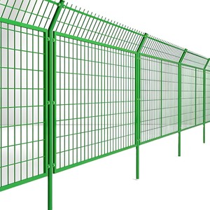 Barandilla fotovoltaica Shengtong de 90*170 con malla de acero al carbono bajo galvanizado en caliente para aislamiento de autopistas y ferrocarriles - Product Image 1