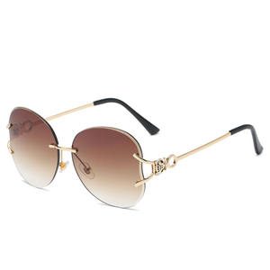 Venta caliente sin marco Cut <span class=keywords><strong>Fox</strong></span> Head <span class=keywords><strong>Gafas</strong></span> <span class=keywords><strong>de</strong></span> <span class=keywords><strong>sol</strong></span> Moda europea y americana Red Marine Butterfly <span class=keywords><strong>Gafas</strong></span> - Product Image 1