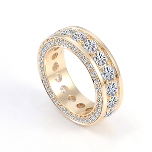 Anello Eternity da Uomo in Stile Lusso, Oro Giallo 10K con Moissanite Taglio Brillante Rotondo, Gioiello Raffinato, Perfetto Anello Nuziale per Uomo - Product Image 1