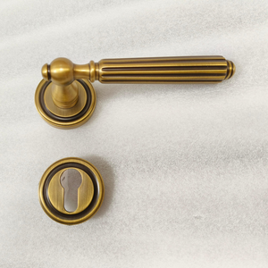 Serrure en laiton massif or Satin français boutons à poignée Villa maison chambre intérieur matériel silencieux porte en bois clé levier poignée ensembles - Product Image 5