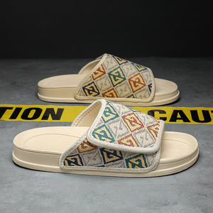 Pantuflas de Verano para Hombre y Mujer, Pantuflas Suaves de PVC, Sandalias Planas para Interiores, Zapatos de Playa para Exteriores para Hombre - Product Image 1