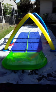 Túnel Inflable Arcoíris con Aspersor para Niños, Juego Acuático de Verano para Exteriores - Product Image 3