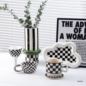 Mug en céramique à carreaux personnalisé 320 ml avec poignée, cadeau pour le bureau, pour le café - Product Image 2