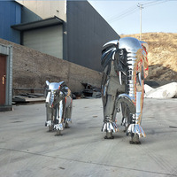 Sculpture d'éléphant en acier inoxydable forgée à la main avec finition miroir pour décoration extérieure traditionnelle et cadeau