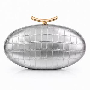 Latest Women's Luxury Fashion <b>Clutch</b> Bag with Chains <b>Silver</b> Metallic PU Material for Senior Dinner Party Evening Handbags - Product Image 5