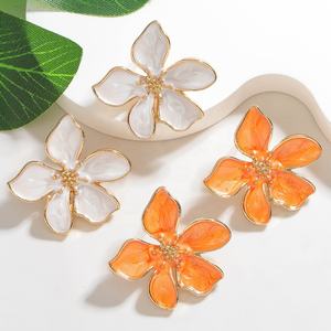 Maatwerk Retro Elegante Bloem Oorbellen Gepersonaliseerde Vakantie Feest Bloem Oorbellen Dames Modieuze Accessoires - Product Image 3