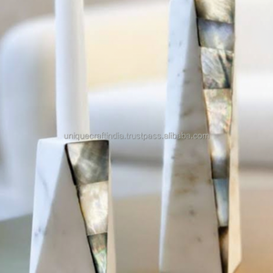 เชิงเทียนปริซึม Aura ที่วางเทียนหินอ่อนรูปทรงเรขาคณิตทำด้วยมือทันสมัยสำหรับการตกแต่งภายในและตกแต่งโต๊ะอย่างมีสไตล์ - Product Image 1