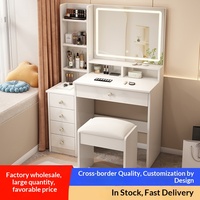Coiffeuse Moderne Tendance avec Panneaux, Meuble de Rangement Multifonctionnel, Table de Maquillage pour Usage Domestique avec Grand Miroir, Chambre Parentale, Vente en Gros