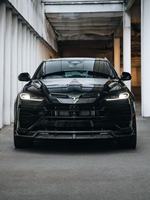 Kit carrosserie en fibre de carbone sèche style UB pour URUS SE : Lame avant, jupes latérales, diffuseur arrière, aileron arrière, capot, aileron de coffre, widebody