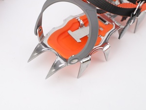 Crampons de Glace Pliables YAMA en TPU et Acier Inoxydable à 12 Dents, Taille Ajustable, Imperméables, pour la Randonnée en Extérieur Toutes Saisons - Product Image 6