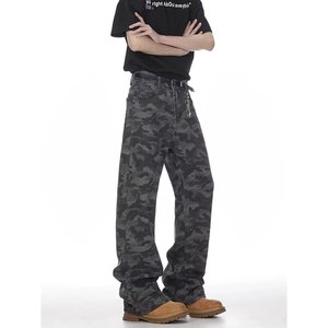 Jeans en denim pour hommes avec ourlet délavé et détails sur le bord, coupe décontractée, vente en gros - Product Image 2